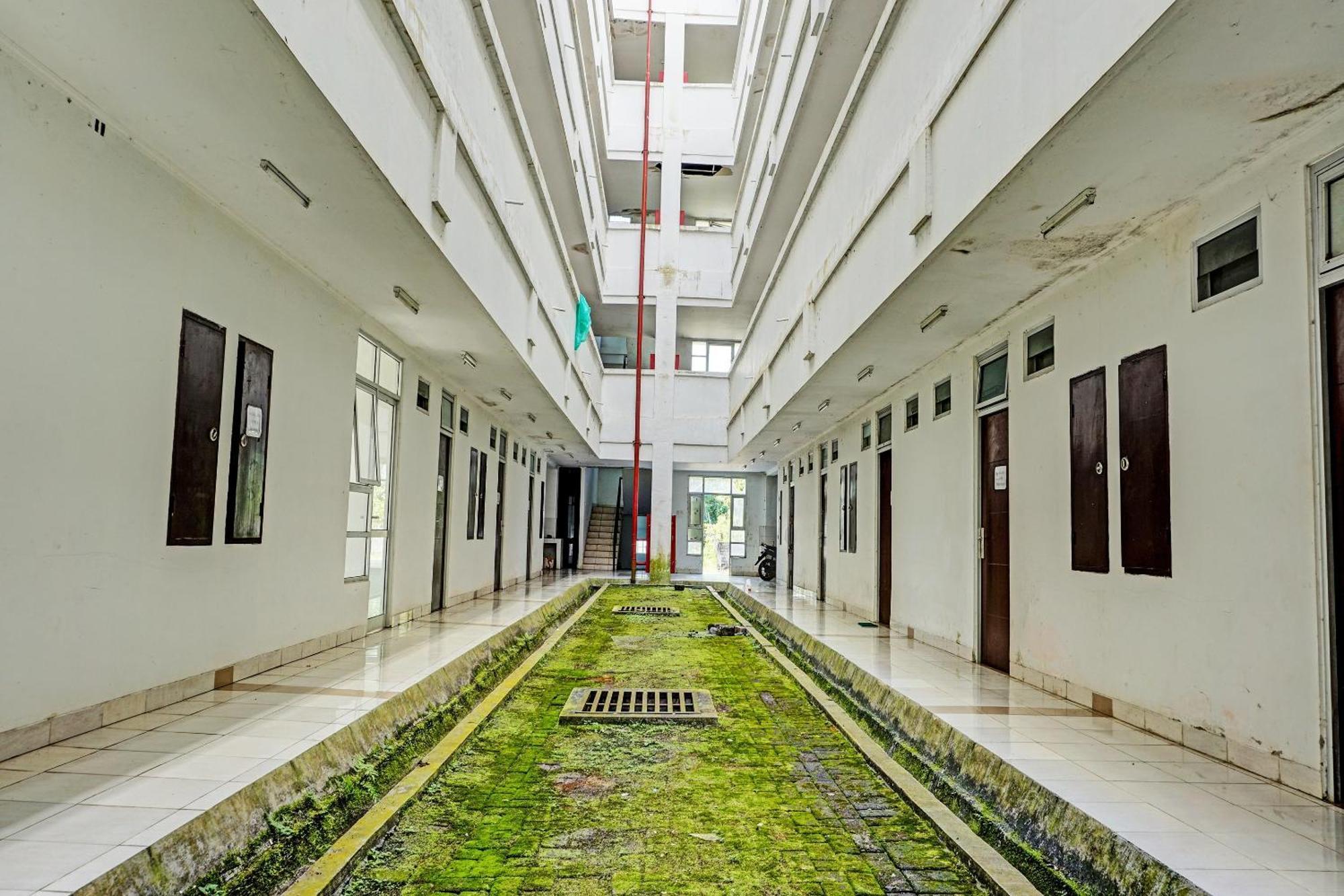 Spot On 92374 Penginapan Rusunawa Malang Exterior photo
