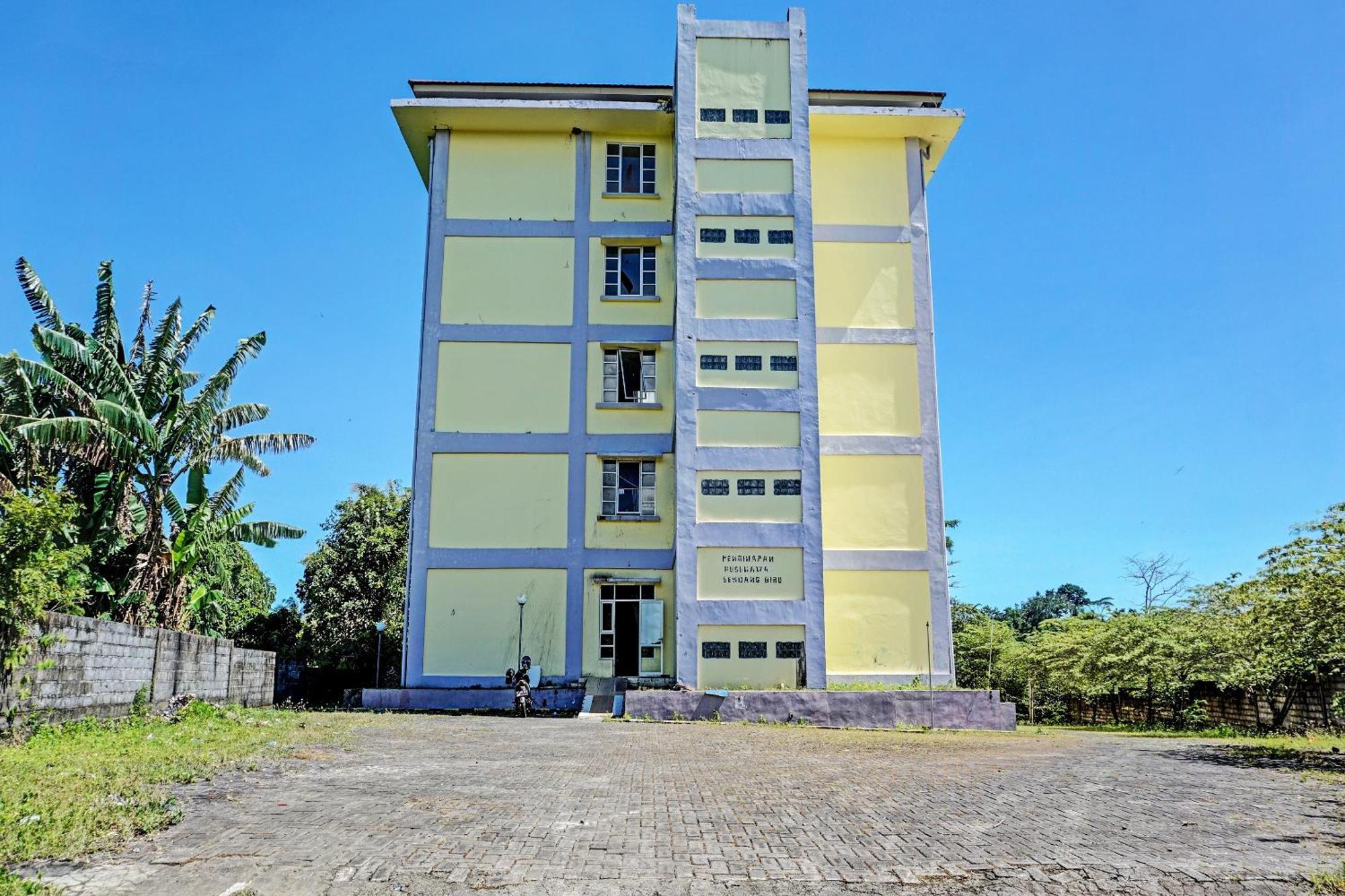 Spot On 92374 Penginapan Rusunawa Malang Exterior photo