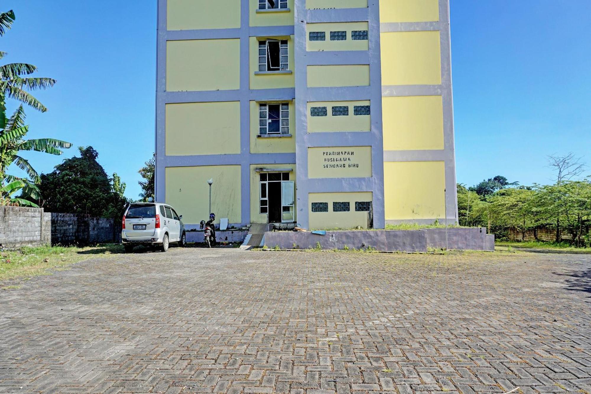 Spot On 92374 Penginapan Rusunawa Malang Exterior photo