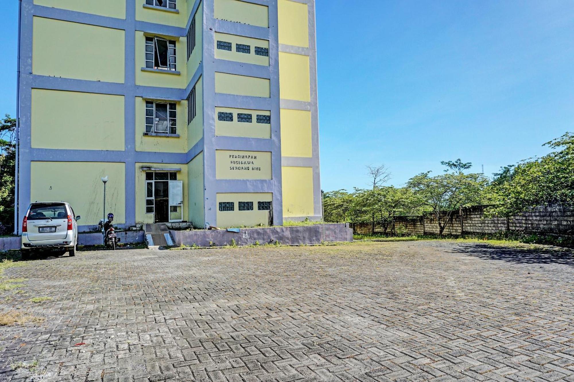 Spot On 92374 Penginapan Rusunawa Malang Exterior photo